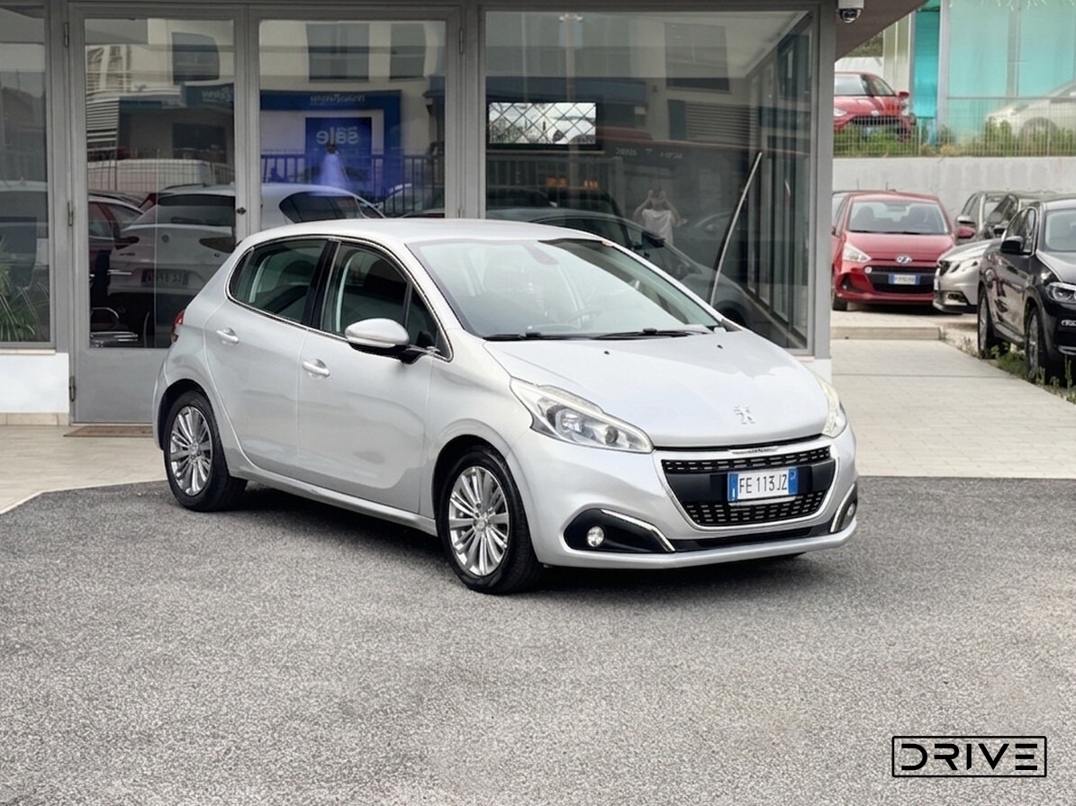 Peugeot - 208